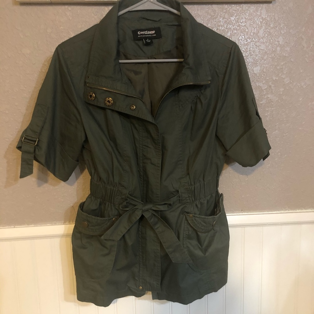 Coffee shop women’s top
